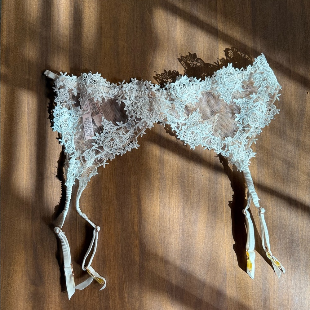 Victoria's Secret Cream Lace Garter Belt